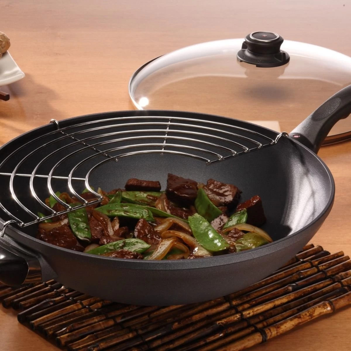 Swiss Diamond | HD Wok With Lid & Rack - 12.5" (5.3 Qt.) 6 Swiss Diamond | HD Wok With Lid & Rack - 12.5" (5.3 Qt.) - Image 4