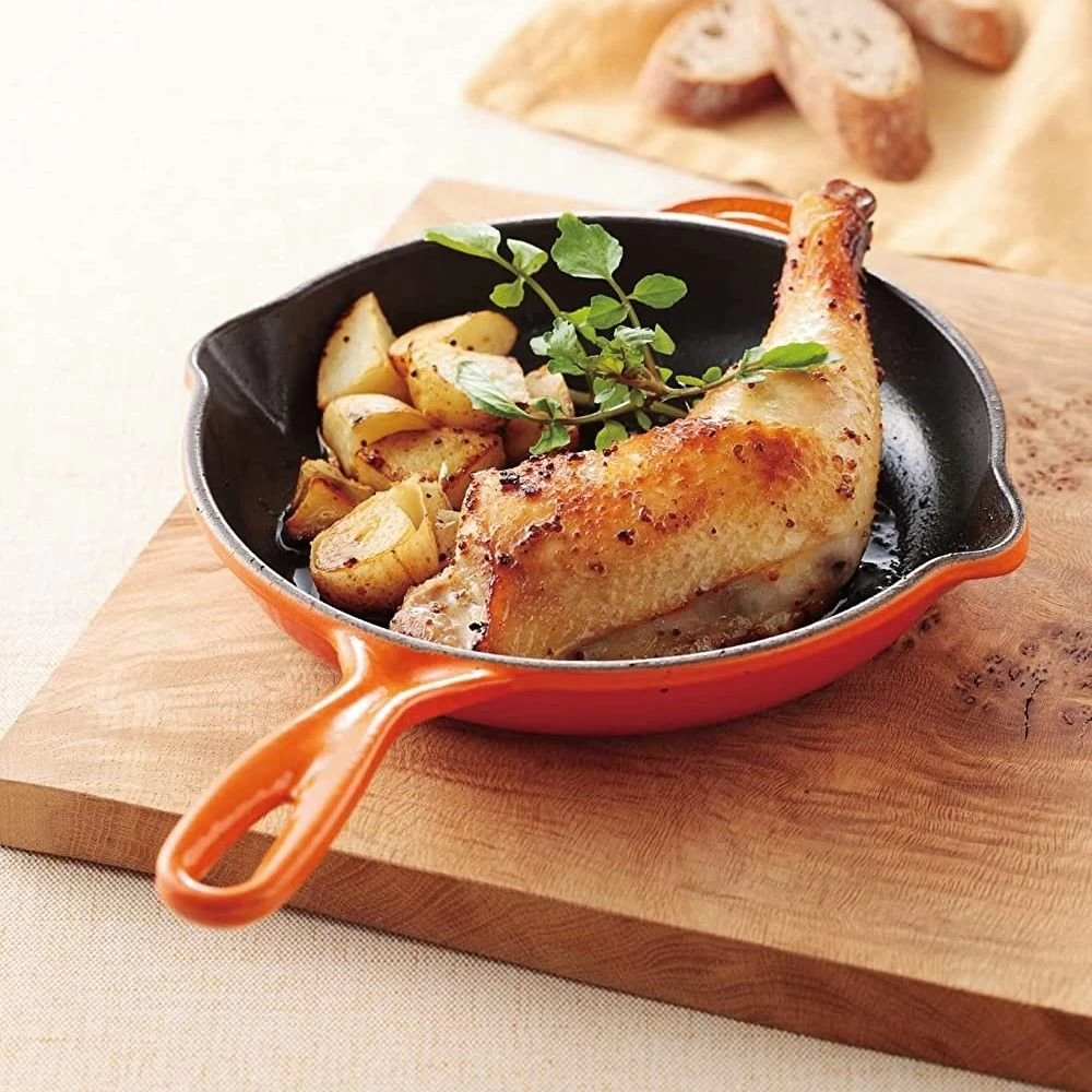 Le Creuset 9" Classic Skillet | Flame 7 Le Creuset 9" Classic Skillet | Flame - Image 5