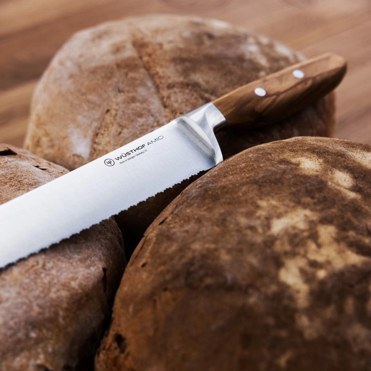 Wusthof Amici 9" Double-Serrated Bread Knife 5 Wusthof Amici 9" Double-Serrated Bread Knife - Image 3