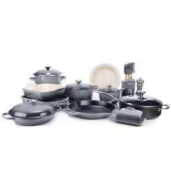 Le Creuset Collector's 23-Piece Set | Oyster