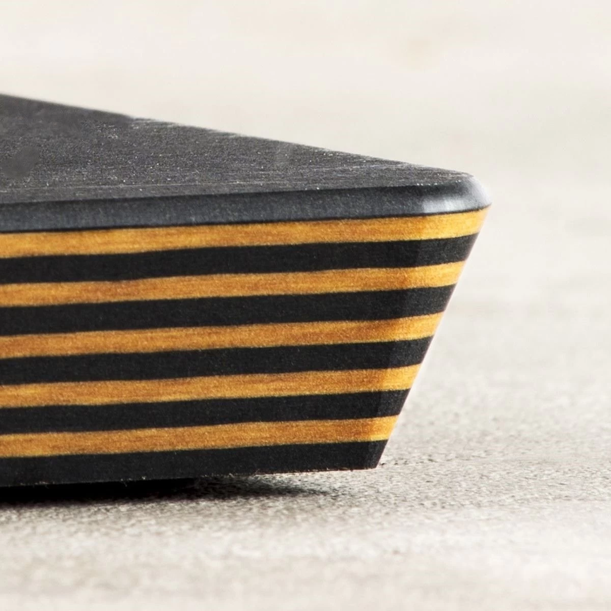 Epicurean Big Block Series 21" × 16" Cutting Board | Slate & Natural Cascade 5 Epicurean Big Block Series 21" × 16" Cutting Board | Slate & Natural Cascade - Image 3