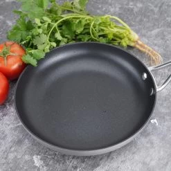 Swiss Diamond | Hard Anodized 10" Nonstick Frypan 12 Swiss Diamond | Hard Anodized 10" Nonstick Frypan -Cookware & Knives Shop lifestyle4 1