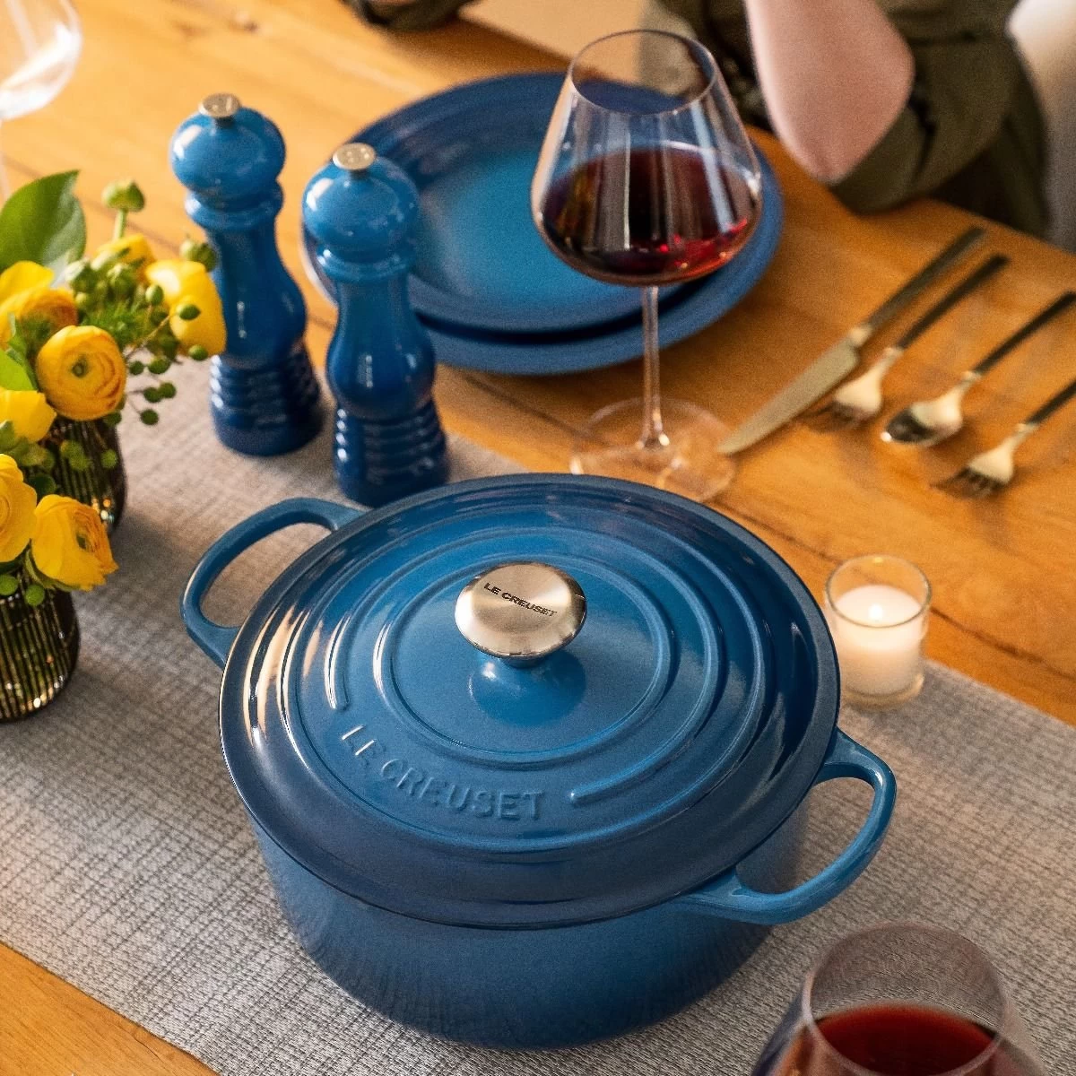 Le Creuset 5.5 Qt. Round Signature Cast Iron Dutch Oven With Stainless Steel Knob | Marseille Blue 8 Le Creuset 5.5 Qt. Round Signature Cast Iron Dutch Oven With Stainless Steel Knob | Marseille Blue - Image 6