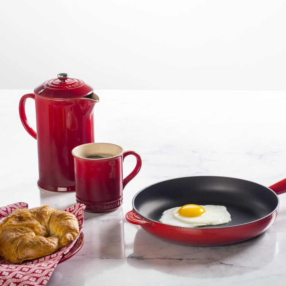 Le Creuset 9" Classic Skillet | Cerise 8 Le Creuset 9" Classic Skillet | Cerise - Image 6
