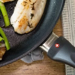 Swiss Diamond | HD Fry Pan With Lid - 11" -Cookware & Knives Shop xd6428c 318 1