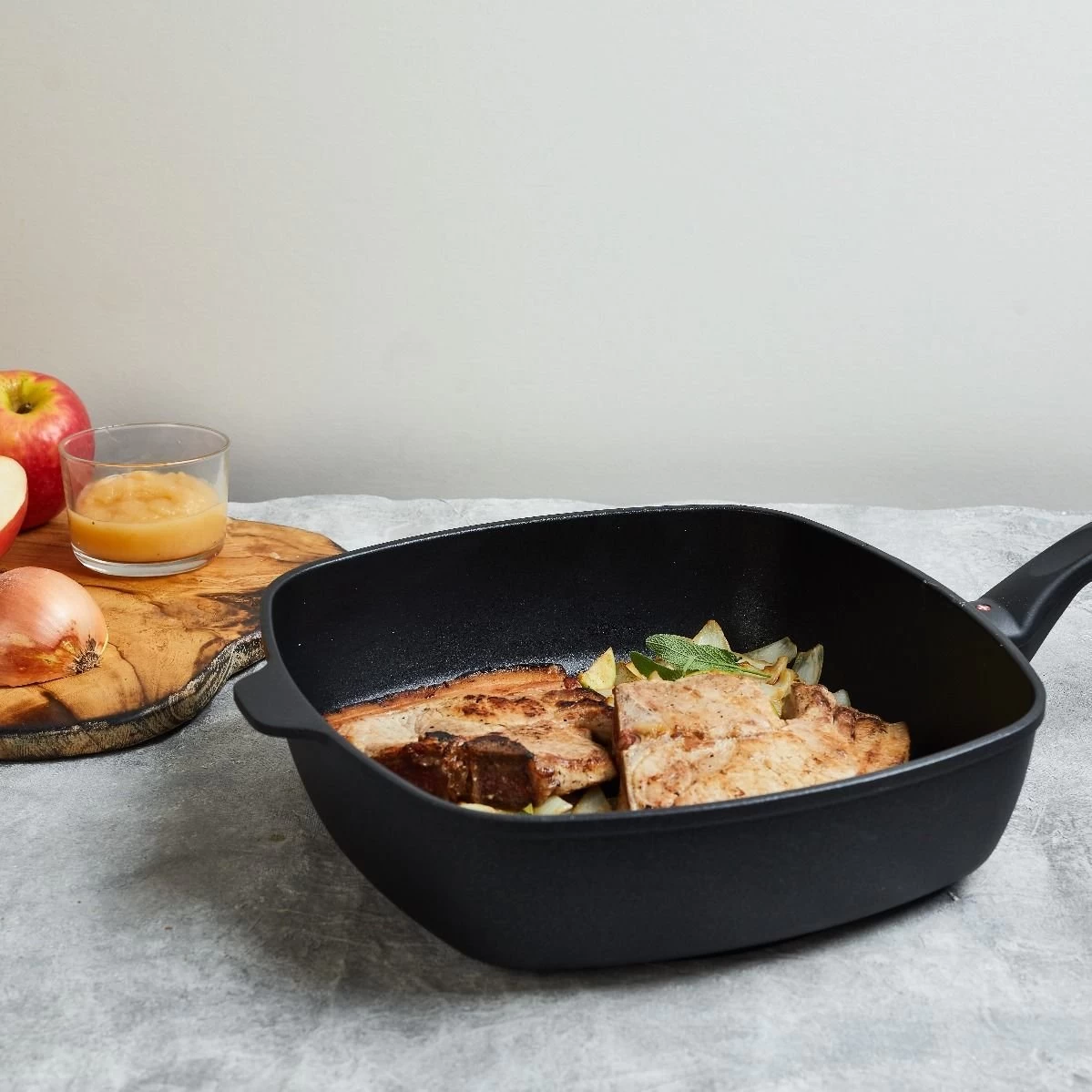 Swiss Diamond | HD Square Sauté Pan With Lid - 11" X 11" (5.3 Qt.) 6 Swiss Diamond | HD Square Sauté Pan With Lid - 11" X 11" (5.3 Qt.) - Image 4