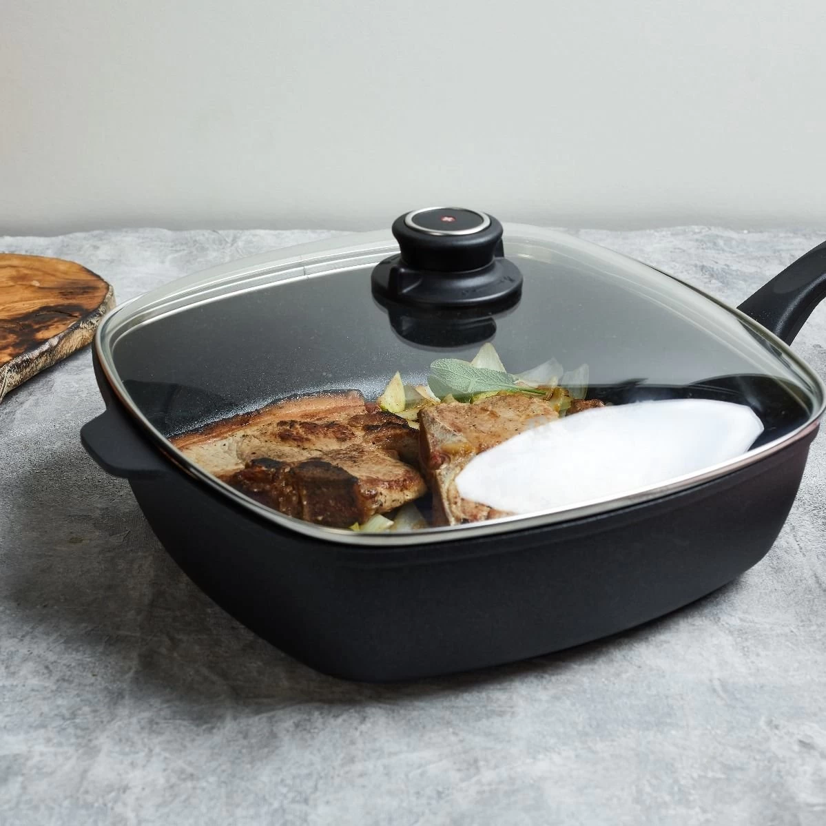 Swiss Diamond | HD Square Sauté Pan With Lid - 11" X 11" (5.3 Qt.) 4 Swiss Diamond | HD Square Sauté Pan With Lid - 11" X 11" (5.3 Qt.) - Image 2